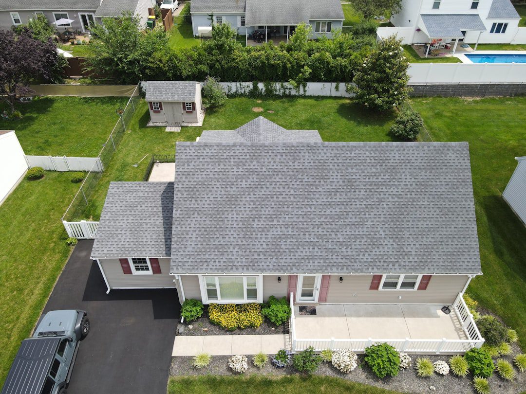 are asphalt roofs flammable
